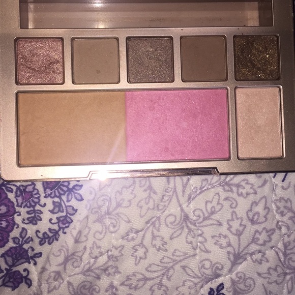Urban Decay Naked on the Run palette - Picture 3 of 3